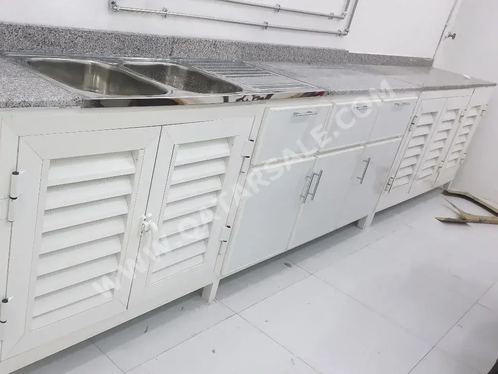 Kitchen Cabinets & Drawers - White  - Qatar