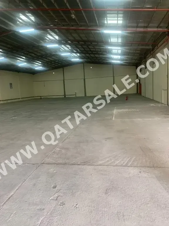 Warehouses & Stores - Doha  - Industrial Area  -Area Size: 800 Square Meter