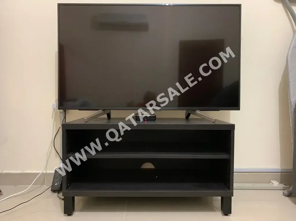 Television (TV) Sony  - 49 Inch  - 4K or UHD  - With Table