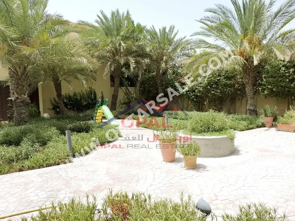 Family Residential  - Not Furnished  - Doha  - Nuaija  - 4 Bedrooms