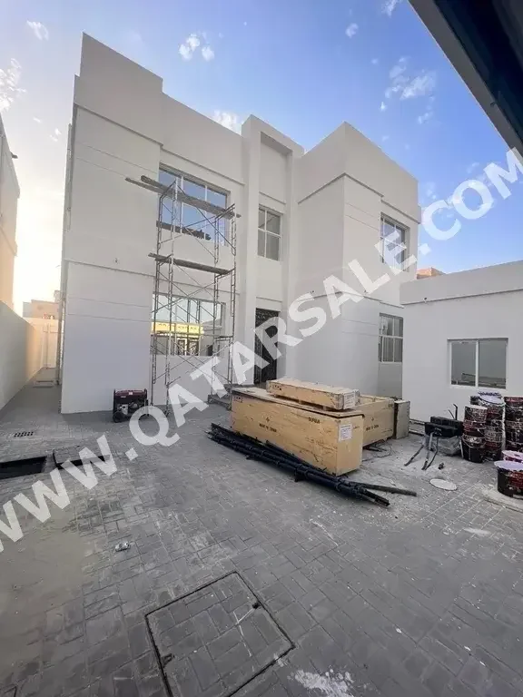 Family Residential  - Not Furnished  - Doha  - 6 Bedrooms