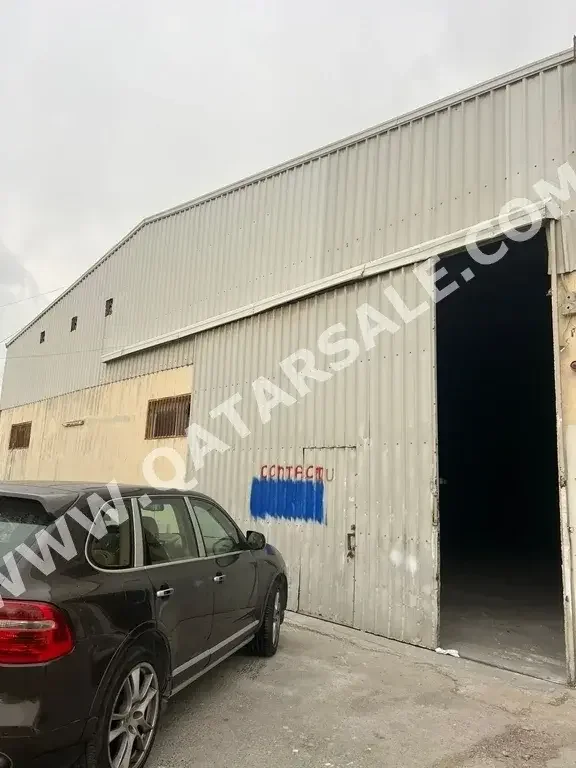 Warehouses & Stores - Doha  - Industrial Area  -Area Size: 650 Square Meter