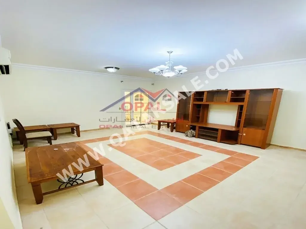2 غرف نوم  شقة  للايجار  في الدوحة -  فريج بن محمود  نصف مفروشة