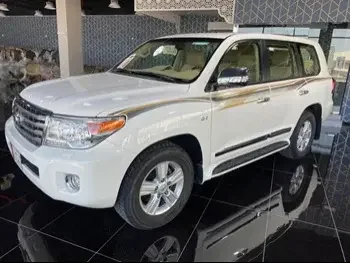 Toyota  Land Cruiser  VXR  2015  Automatic  18,000 Km  8 Cylinder  Four Wheel Drive (4WD)  SUV  White  With Warranty