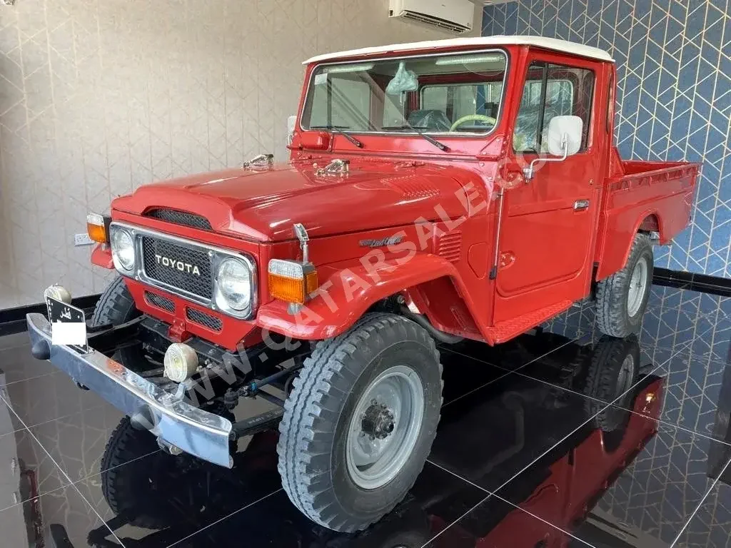 Land Rover  Defender  1983  Manual  999,999 Km  6 Cylinder  Four Wheel Drive (4WD)  SUV  Red  With Warranty