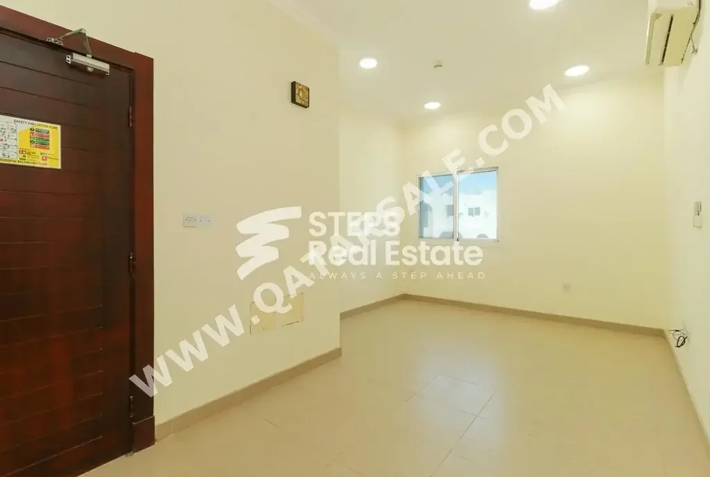 2 غرف نوم  شقة  للايجار  في الدوحة -  الهلال  غير مفروشة