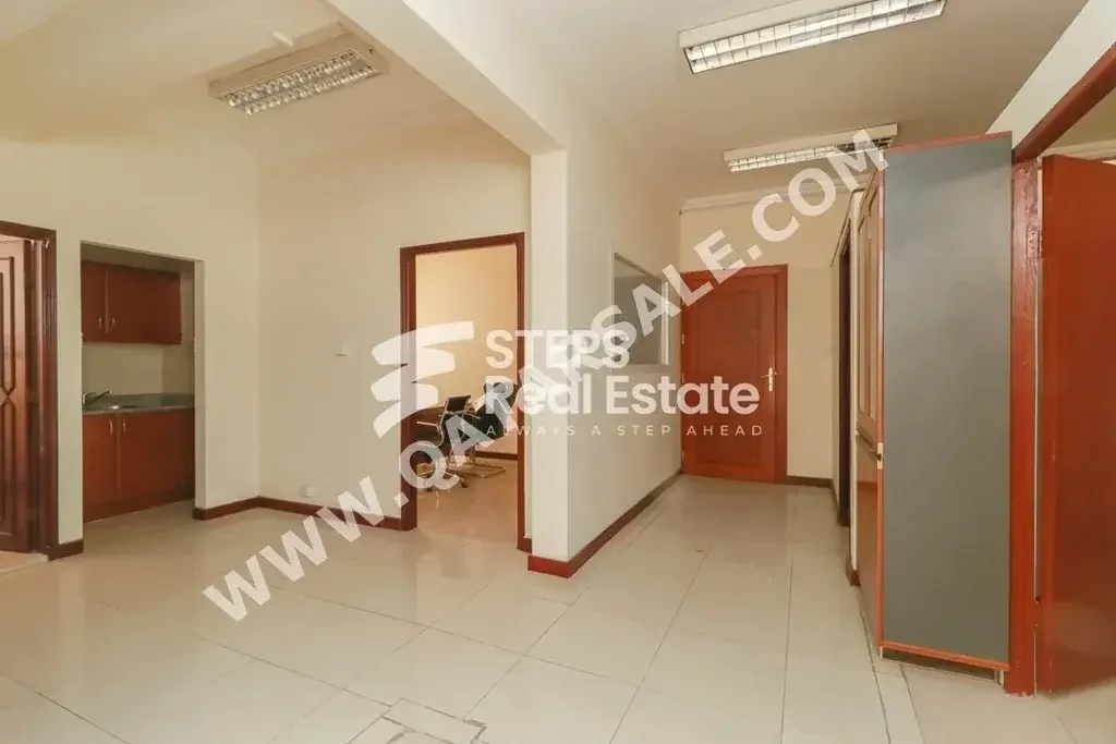 Commercial Offices - Semi Furnished  - Doha  - Al Hilal
