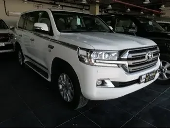 Toyota  Land Cruiser  VXR  2021  Automatic  68,000 Km  8 Cylinder  Four Wheel Drive (4WD)  SUV  White  With Warranty