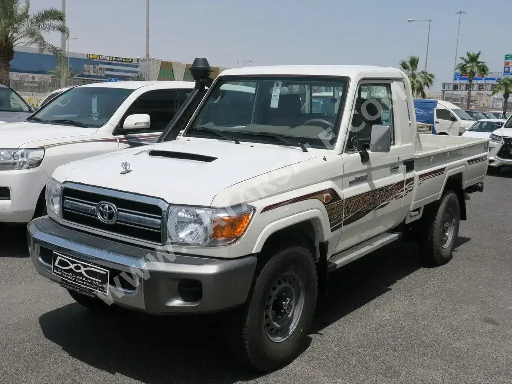 Toyota  Land Cruiser  LX  2022  Manual  0 Km  8 Cylinder  Four Wheel Drive (4WD)  Pick Up  White  With Warranty