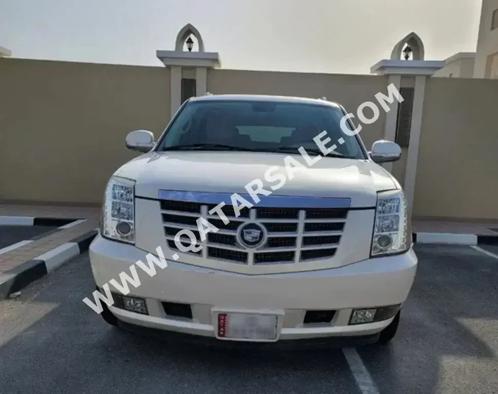 Cadillac  Escalade  EXT  2007  Automatic  221,000 Km  8 Cylinder  Four Wheel Drive (4WD)  SUV  Pearl