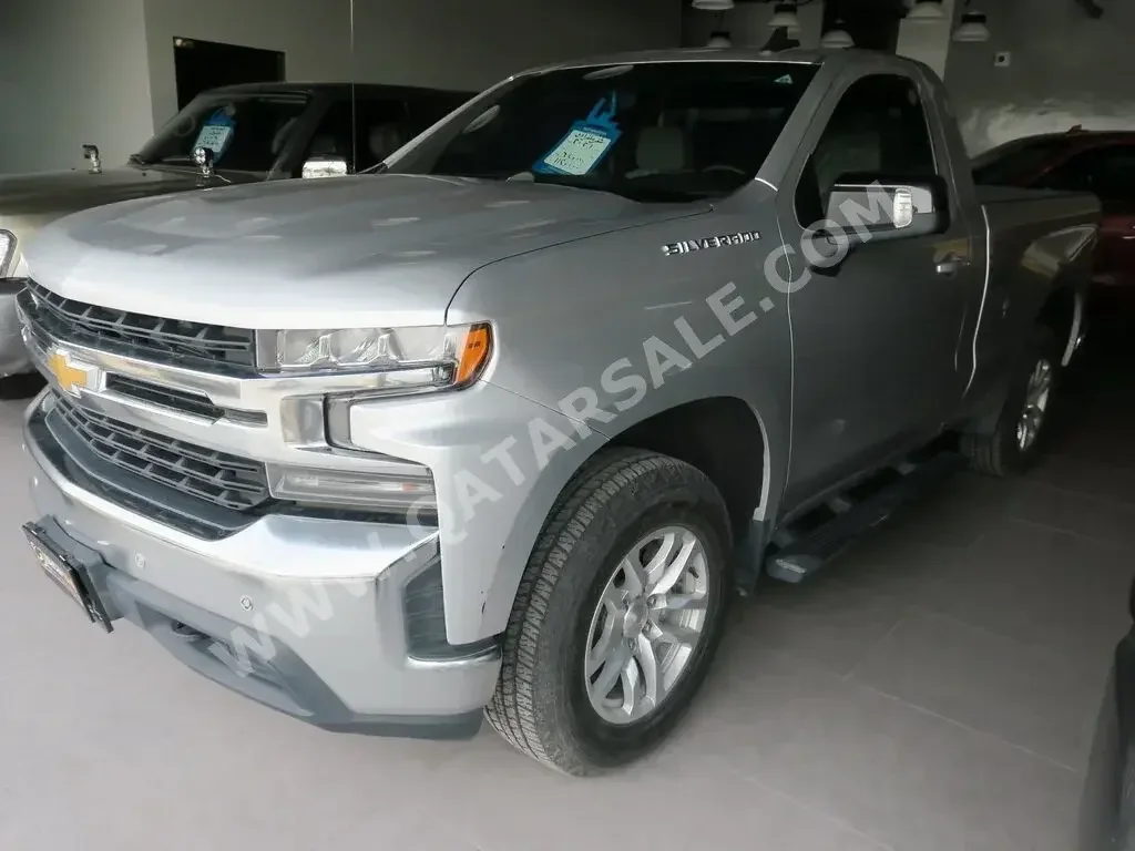 Chevrolet  Silverado  LT  2021  Automatic  64,000 Km  8 Cylinder  Four Wheel Drive (4WD)  Pick Up  Silver  With Warranty