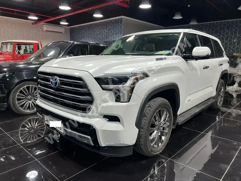 Toyota  Sequoia  SR5  2023  Automatic  3,000 Km  8 Cylinder  Four Wheel Drive (4WD)  SUV  White  With Warranty