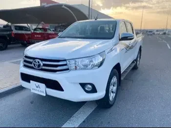 Toyota  Hilux  2017  Manual  65,000 Km  4 Cylinder  Four Wheel Drive (4WD)  Pick Up  White  With Warranty