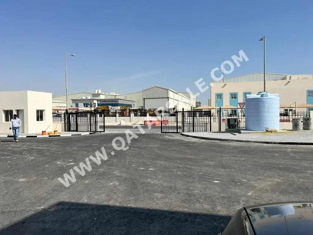Warehouses & Stores - Al Wakrah  - Al Wakrah  -Area Size: 1000 Square Meter