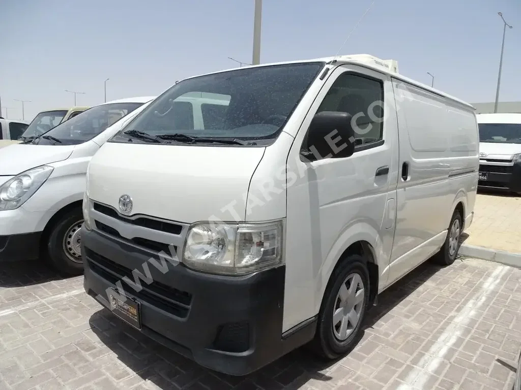 Toyota  Hiace  2013  Manual  160,000 Km  4 Cylinder  Rear Wheel Drive (RWD)  Van / Bus  White  With Warranty