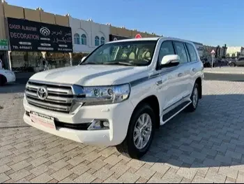 Toyota  Land Cruiser  VXR  2021  Automatic  70,000 Km  8 Cylinder  Four Wheel Drive (4WD)  SUV  White  With Warranty