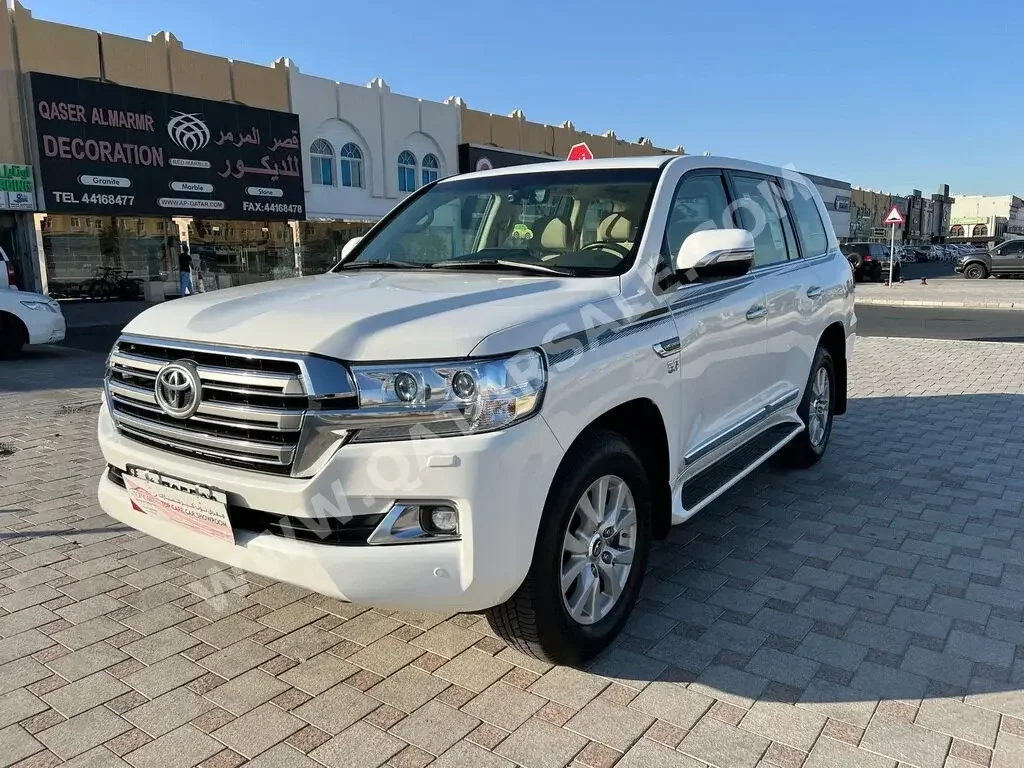 Toyota  Land Cruiser  VXR  2021  Automatic  70,000 Km  8 Cylinder  Four Wheel Drive (4WD)  SUV  White  With Warranty