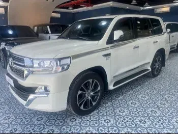 Toyota  Land Cruiser  VXR  2021  Automatic  44,000 Km  8 Cylinder  Four Wheel Drive (4WD)  SUV  White  With Warranty