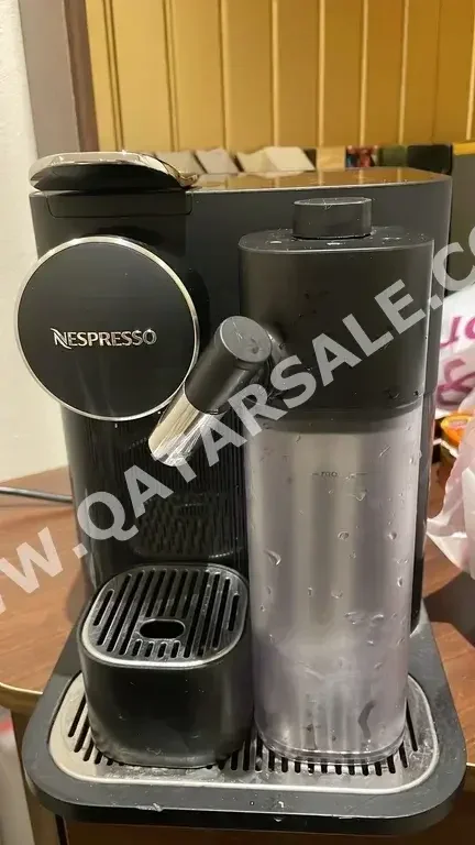 ماكينة صنع القهوة بكبسولة  - نسبرسو  - أسود  - 1 لتر