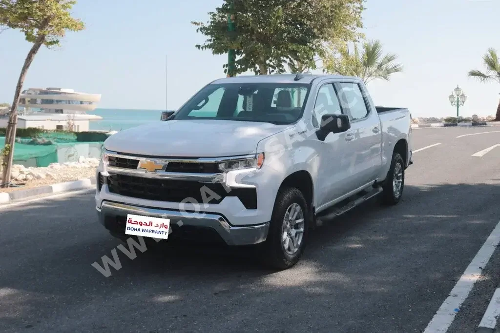 Chevrolet  Silverado  LT  2022  Automatic  3,500 Km  8 Cylinder  Four Wheel Drive (4WD)  Pick Up  White  With Warranty
