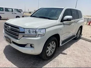 Toyota  Land Cruiser  VXR  2016  Automatic  139,000 Km  8 Cylinder  Four Wheel Drive (4WD)  SUV  White  With Warranty