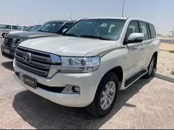 Toyota  Land Cruiser  VXR  2017  Automatic  252,000 Km  8 Cylinder  Four Wheel Drive (4WD)  SUV  White  With Warranty