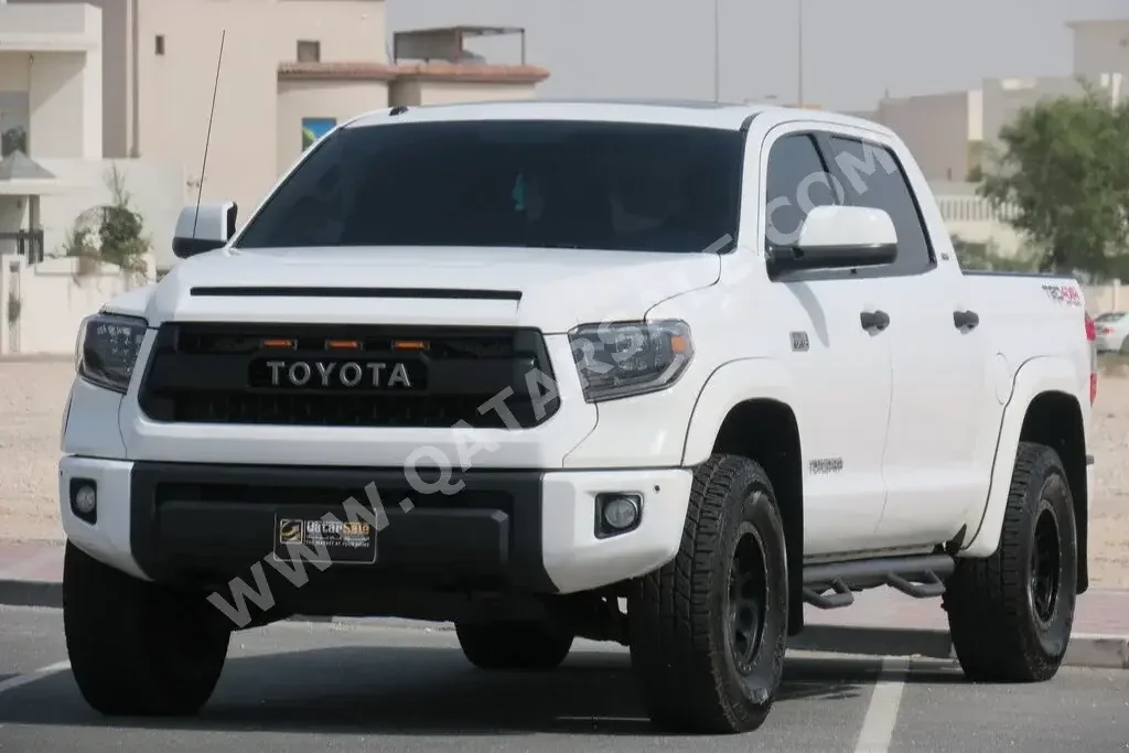 Toyota  Tundra  2016  Automatic  169,000 Km  8 Cylinder  Four Wheel Drive (4WD)  Pick Up  White