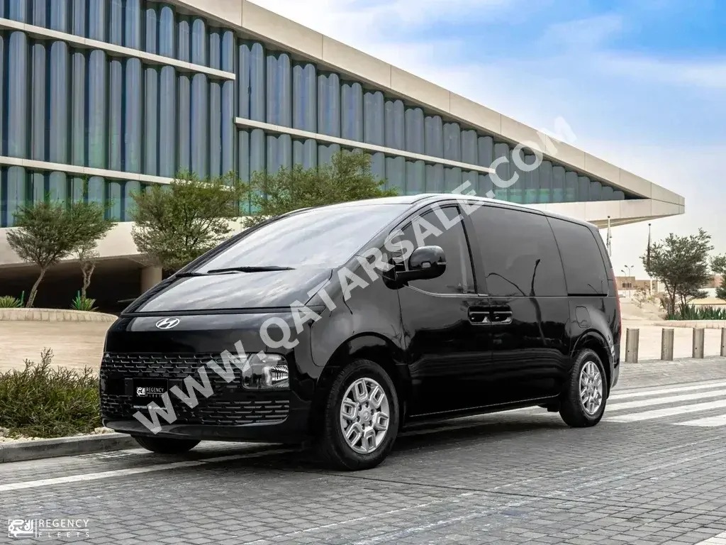 Hyundai  Staria  VAN  Black  2023