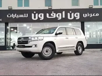 Toyota  Land Cruiser  VXR  2016  Automatic  297,000 Km  8 Cylinder  Four Wheel Drive (4WD)  SUV  White  With Warranty