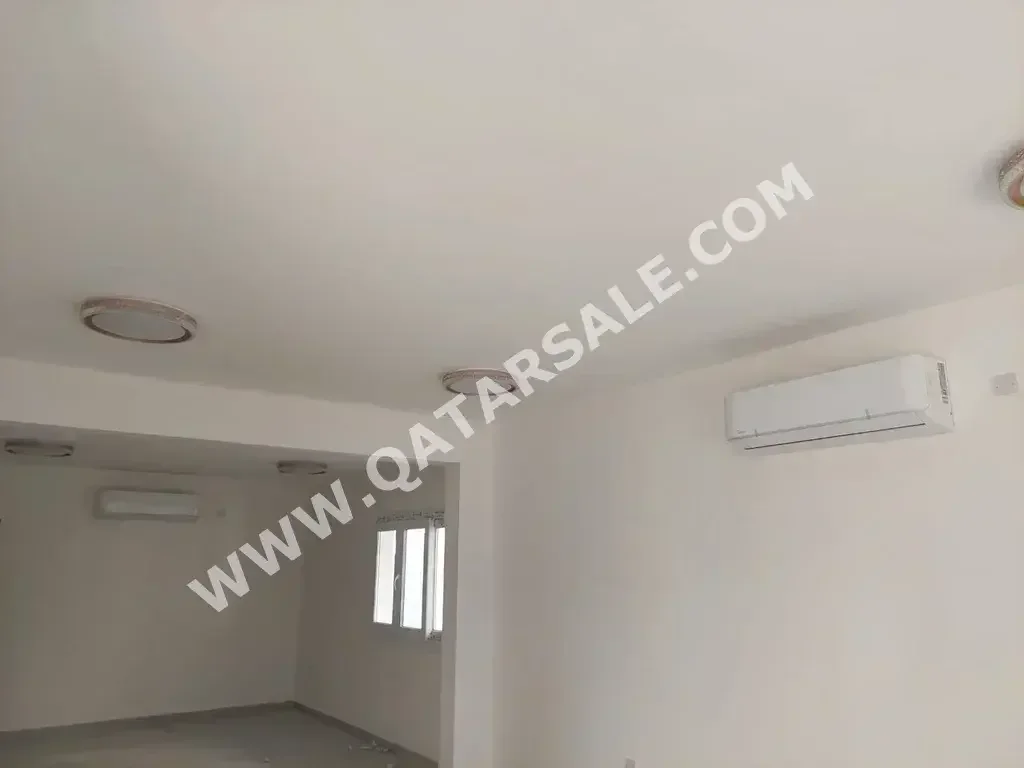 Commercial  - Semi Furnished  - Doha  - Nuaija  - 4 Bedrooms