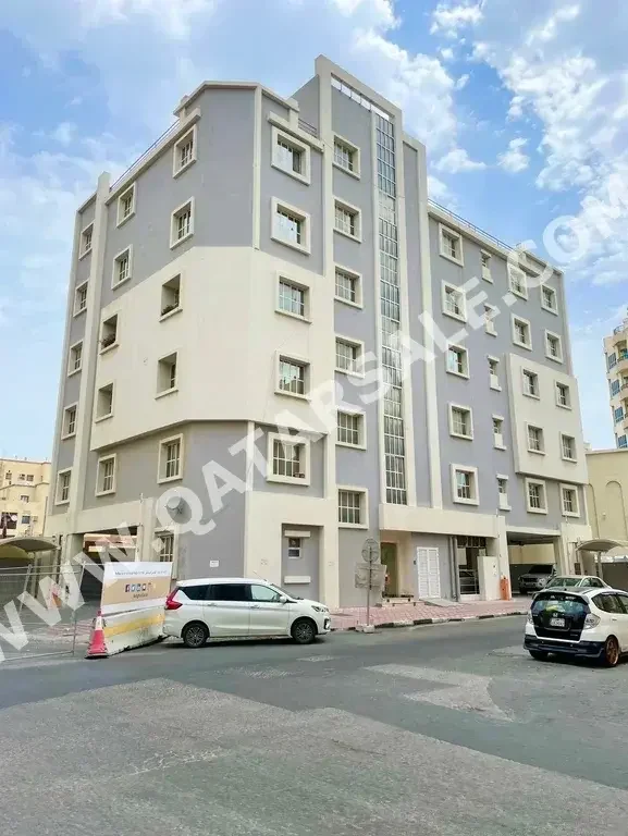 Buildings, Towers & Compounds - Hotel Apartment  - Doha  - Al Muntazah  For Sale