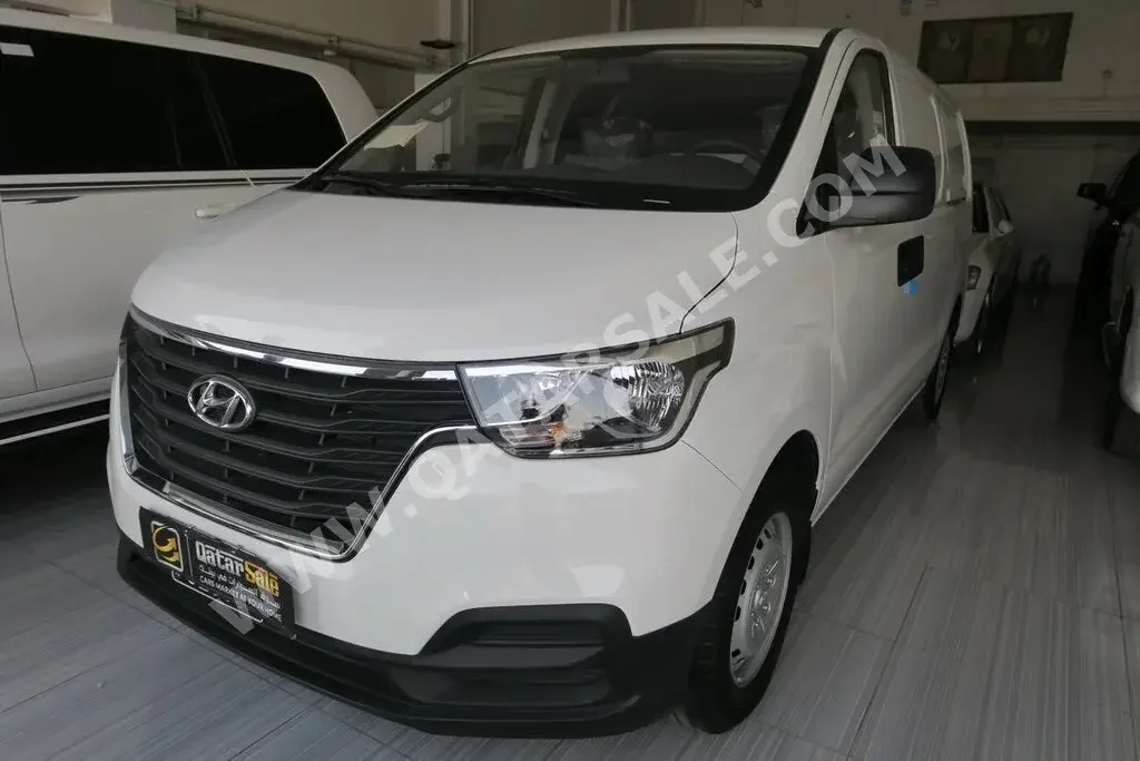 Hyundai  Van H1  2021  Manual  210 Km  4 Cylinder  Rear Wheel Drive (RWD)  Van / Bus  White  With Warranty