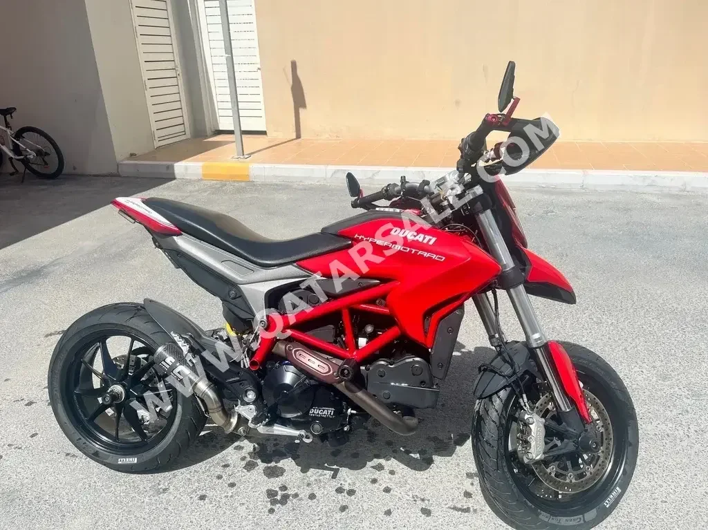 Ducati  Monster 821 -  2014 - Color Red