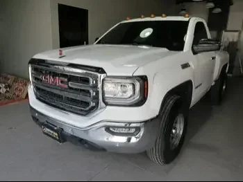 GMC  Sierra  Classic  2018  Automatic  23,990 Km  8 Cylinder  Four Wheel Drive (4WD)  Pick Up  White  With Warranty