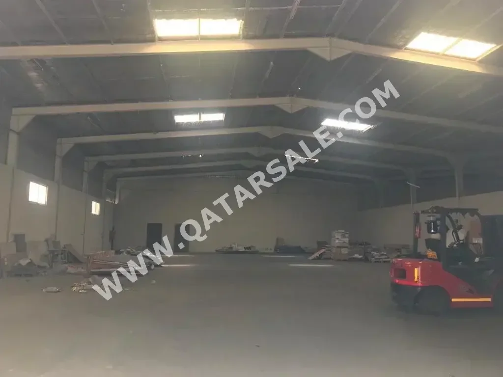 Warehouses & Stores - Doha  - Industrial Area  -Area Size: 750 Square Meter