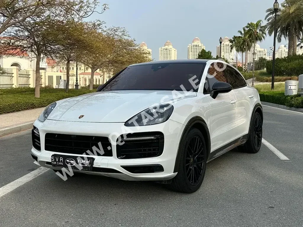 Porsche  Cayenne GTS  SUV 4x4  White  2022