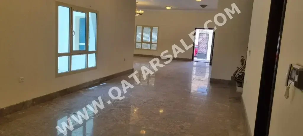Family Residential  - Not Furnished  - Doha  - Al Hilal  - 5 Bedrooms