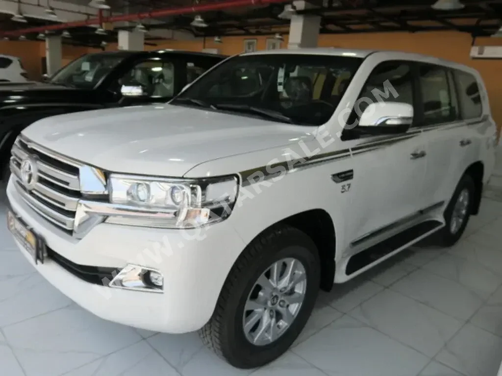Toyota  Land Cruiser  VXR  2021  Automatic  0 Km  8 Cylinder  Four Wheel Drive (4WD)  SUV  White  With Warranty