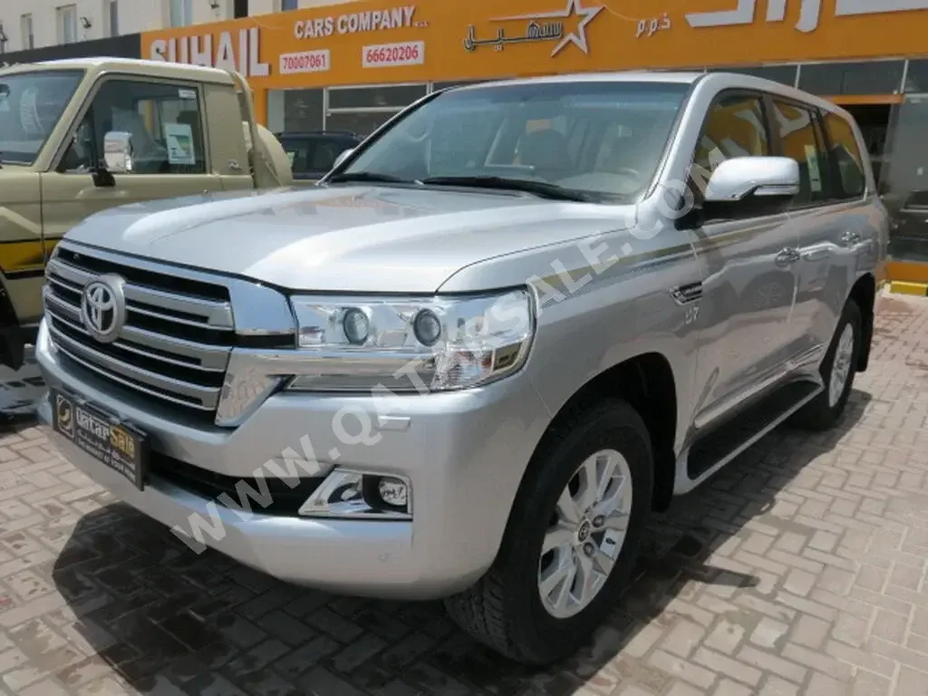 Toyota  Land Cruiser  VXR  2021  Automatic  0 Km  8 Cylinder  Four Wheel Drive (4WD)  SUV  Silver  With Warranty