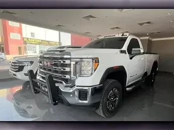GMC  Sierra  2500 HD  2021  Automatic  30,000 Km  8 Cylinder  Four Wheel Drive (4WD)  Pick Up  White  With Warranty