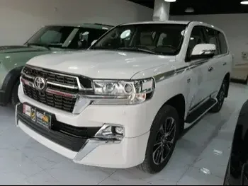 Toyota  Land Cruiser  VXR  2018  Automatic  38,000 Km  8 Cylinder  Four Wheel Drive (4WD)  SUV  White  With Warranty