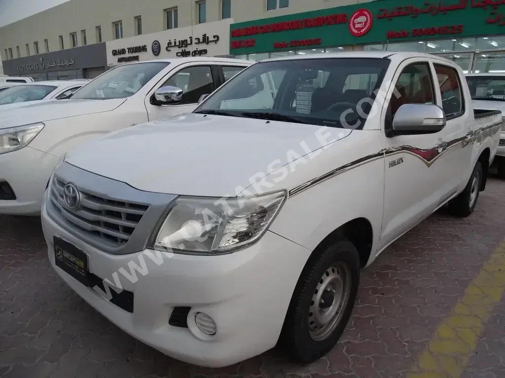 Toyota  Hilux  2015  Manual  176,000 Km  4 Cylinder  Four Wheel Drive (4WD)  Pick Up  White  With Warranty