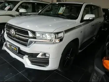 Toyota  Land Cruiser  VXR- Grand Touring S  2020  Automatic  64,000 Km  8 Cylinder  Four Wheel Drive (4WD)  SUV  White  With Warranty