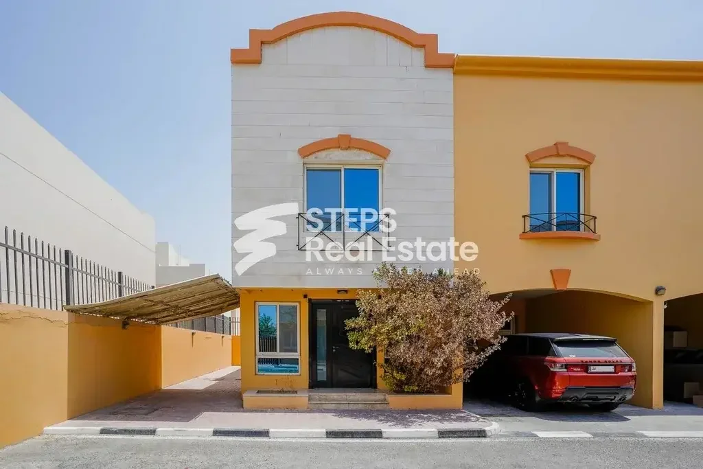 Family Residential  - Not Furnished  - Al Rayyan  - Izghawa  - 3 Bedrooms