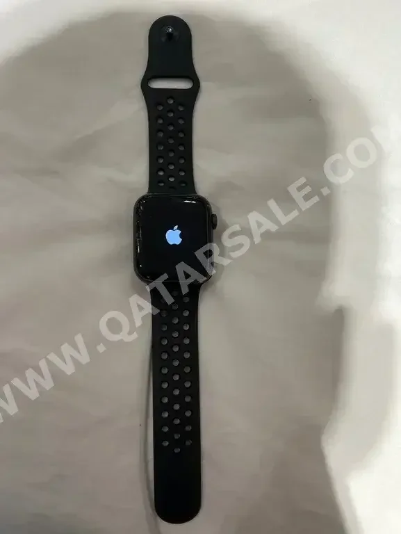 Smart Watches - Apple  SE  - iOS Compatible  - Black  - Water Resistance