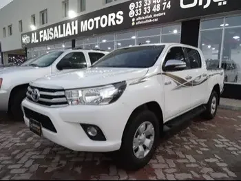 Toyota  Hilux  2017  Manual  77,000 Km  4 Cylinder  Rear Wheel Drive (RWD)  Pick Up  White  With Warranty