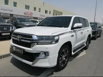 Toyota  Land Cruiser  GXR- Grand Touring  2021  Automatic  136,000 Km  8 Cylinder  Four Wheel Drive (4WD)  SUV  White  With Warranty