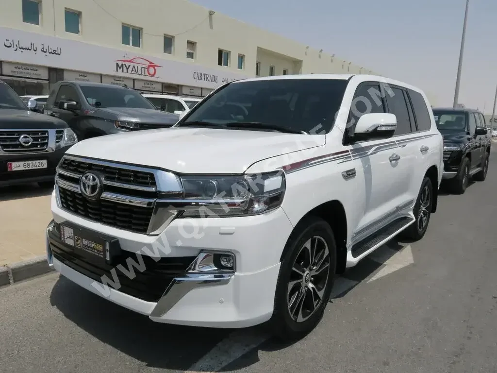 Toyota  Land Cruiser  GXR- Grand Touring  2021  Automatic  136,000 Km  8 Cylinder  Four Wheel Drive (4WD)  SUV  White  With Warranty