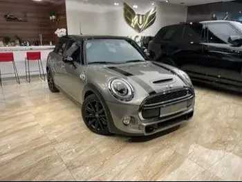 Mini  Cooper  S  2018  Automatic  87,000 Km  4 Cylinder  Front Wheel Drive (FWD)  Hatchback  Gray  With Warranty