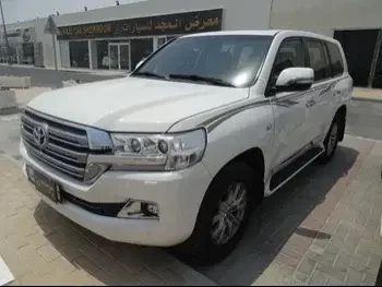 Toyota  Land Cruiser  VXR  2017  Automatic  181,000 Km  8 Cylinder  Four Wheel Drive (4WD)  SUV  White  With Warranty
